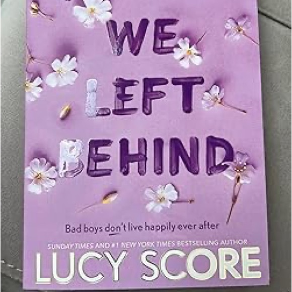 things we left behind lucy score book brand new never read - Picture 2 of 2